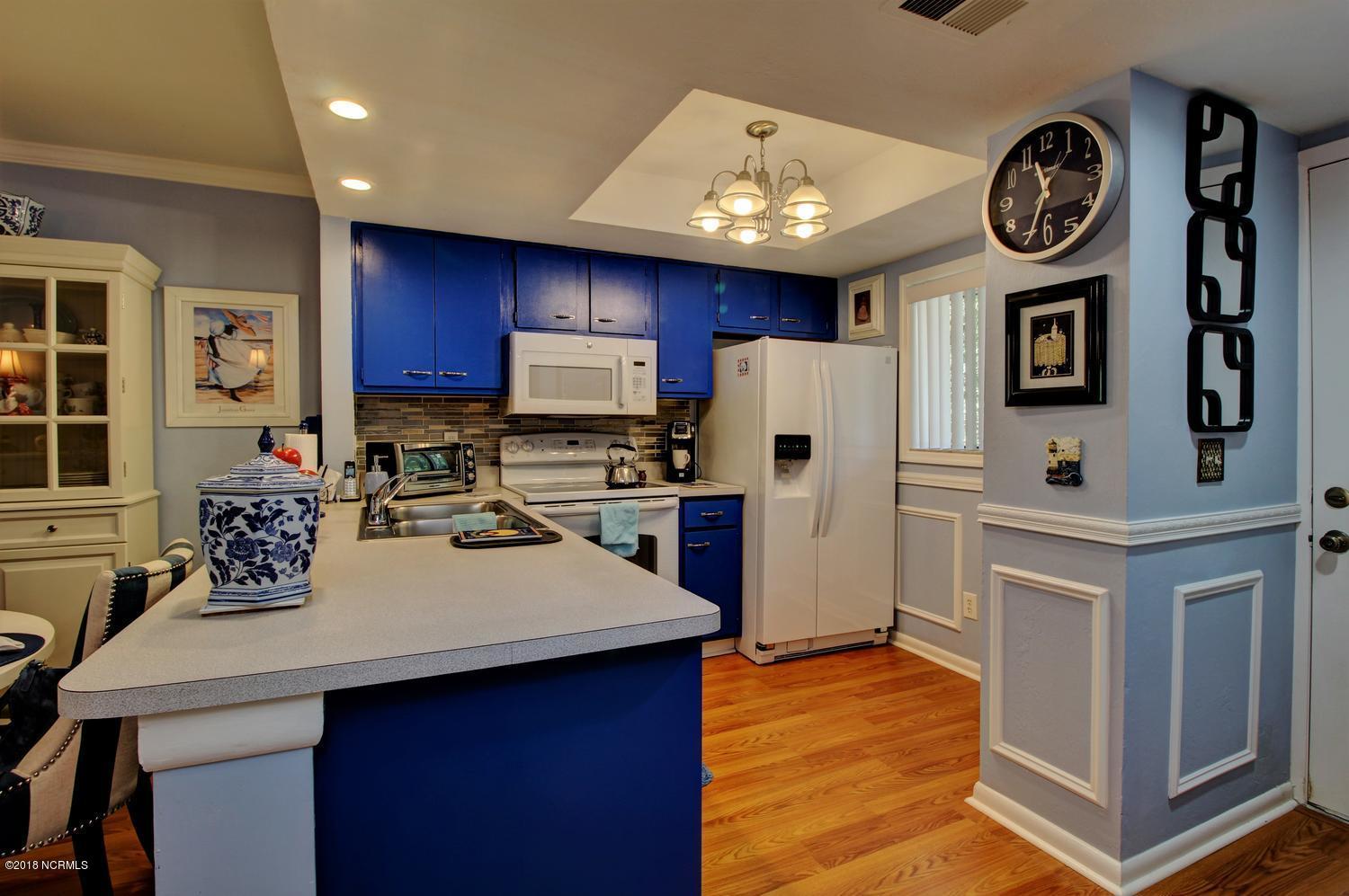 4411 Holly Tree Road, Unit 1007 Wilmington, NC 28412 - Photo 3 of 18 4411 Holly Tree Rd-large-003-15-Kitchen-
