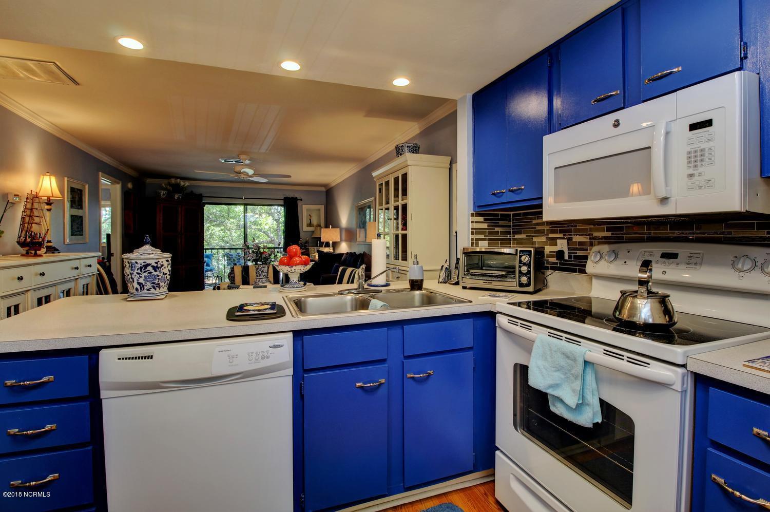4411 Holly Tree Road, Unit 1007 Wilmington, NC 28412 - Photo 4 of 18 4411 Holly Tree Rd-large-004-7-Kitchen-1