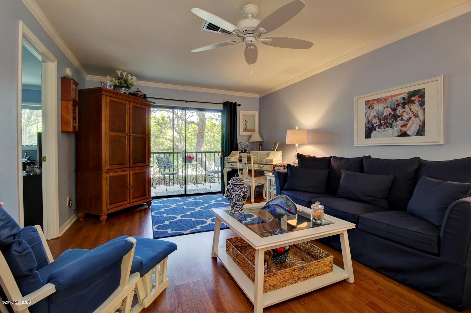 4411 Holly Tree Road, Unit 1007 Wilmington, NC 28412 - Photo 7 of 18 4411 Holly Tree Rd-large-007-16-Living R