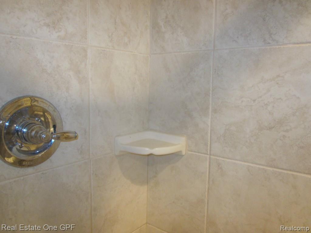 425 Lothrop Road Grosse Pointe, MI 48236 - Photo 24 of 26 IMG_2551.jpg