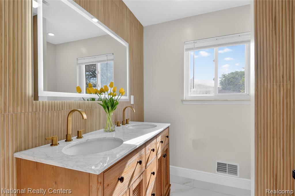 32008 Bunert Road Warren, MI 48088 - Photo 19 of 41