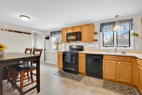 $289,900 | 134 Newhouse Street, Springfield, MA 01118