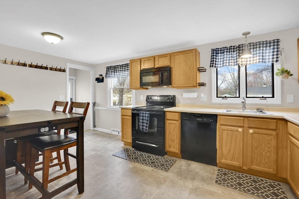 134 Newhouse Street Springfield, MA 01118 - Photo 12 of 33