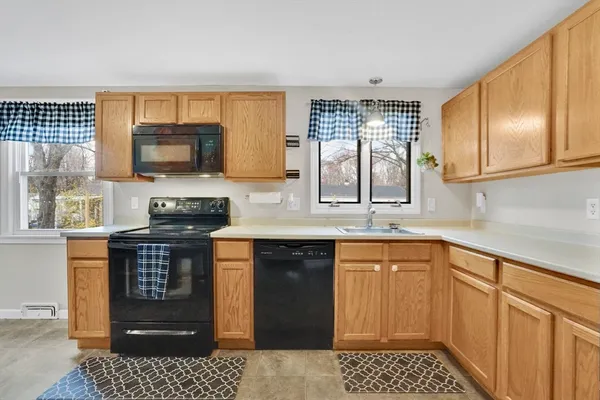 $289,900 | 134 Newhouse Street, Springfield, MA 01118