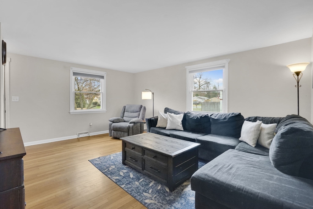 134 Newhouse Street Springfield, MA 01118 - Photo 16 of 33