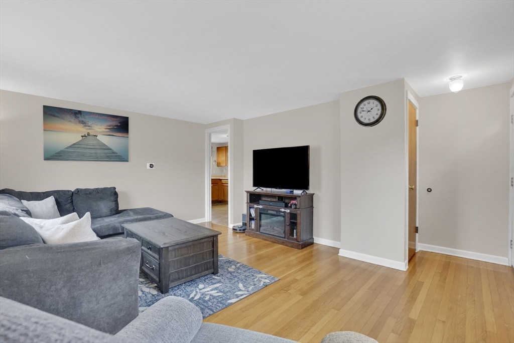 134 Newhouse Street Springfield, MA 01118 - Photo 17 of 32