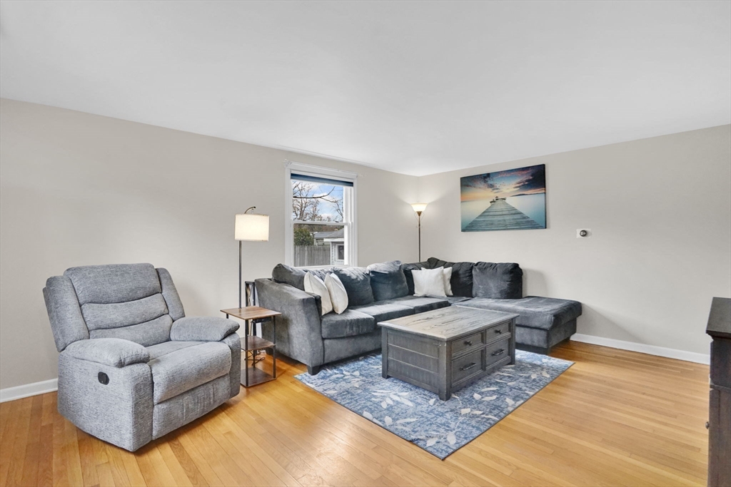 134 Newhouse Street Springfield, MA 01118 - Photo 17 of 33