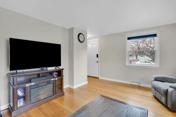 $289,900 | 134 Newhouse Street, Springfield, MA 01118