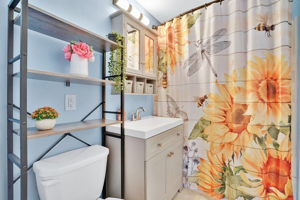 134 Newhouse Street Springfield, MA 01118 - Photo 19 of 32