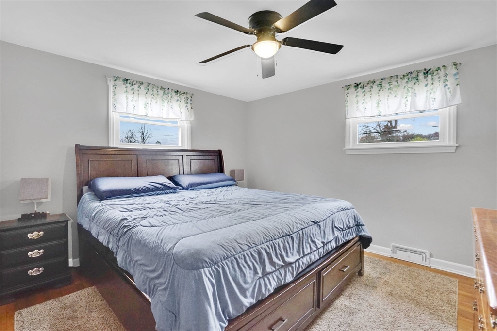 134 Newhouse Street Springfield, MA 01118 - Photo 21 of 33