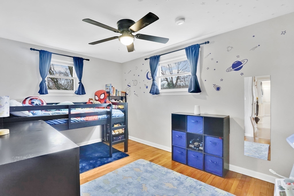134 Newhouse Street Springfield, MA 01118 - Photo 23 of 33