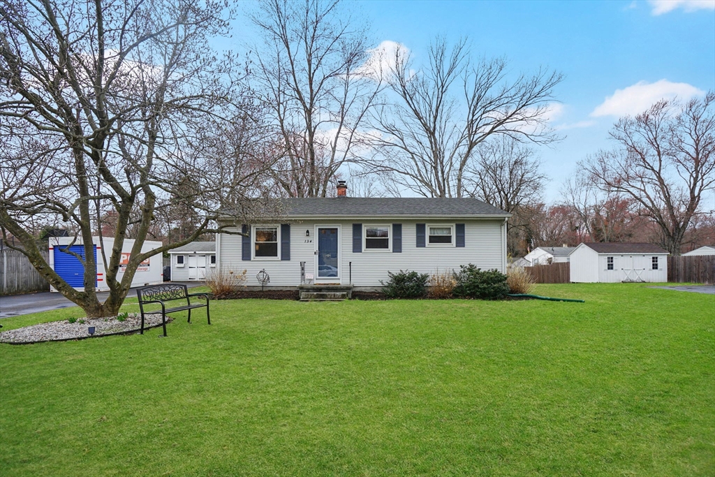 134 Newhouse Street Springfield, MA 01118 - Photo 3 of 32