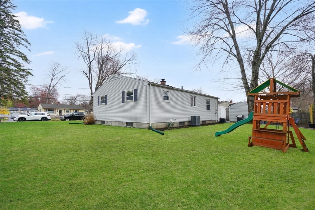 134 Newhouse Street Springfield, MA 01118 - Photo 31 of 33