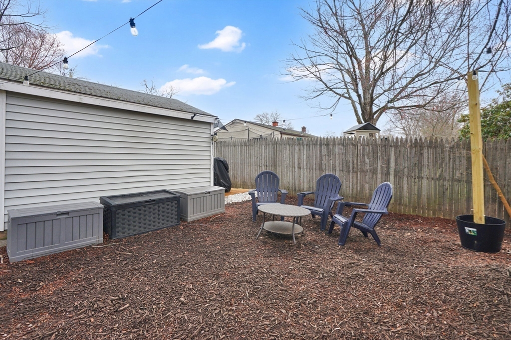 134 Newhouse Street Springfield, MA 01118 - Photo 32 of 33