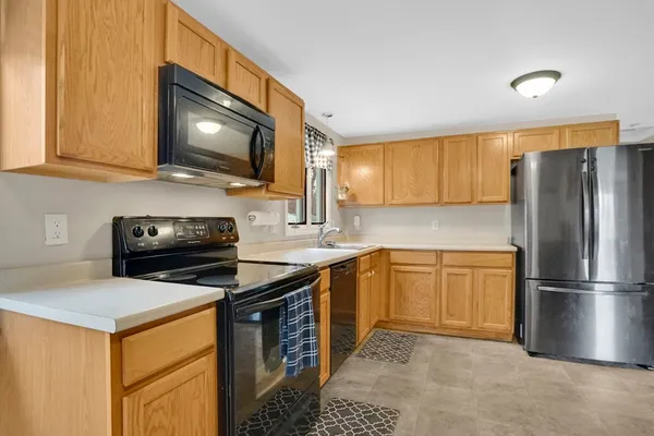 $289,900 | 134 Newhouse Street, Springfield, MA 01118