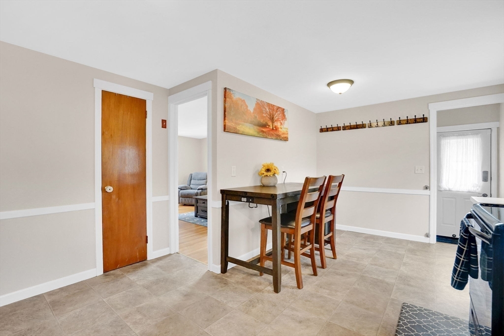 134 Newhouse Street Springfield, MA 01118 - Photo 9 of 32