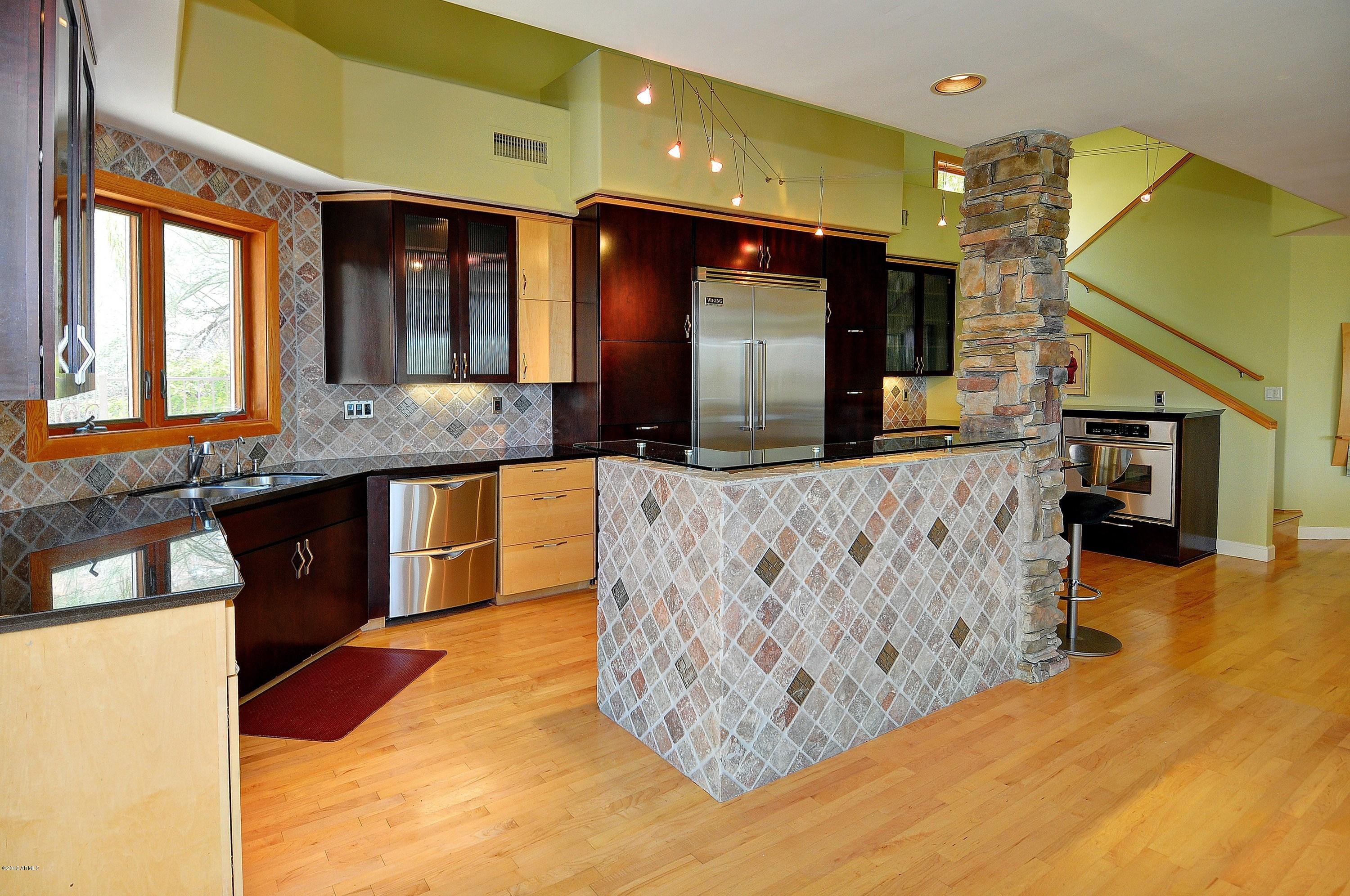 1912 East Mountain View Road Phoenix, AZ 85020 - Photo 1 of 81 006_Kitchen
