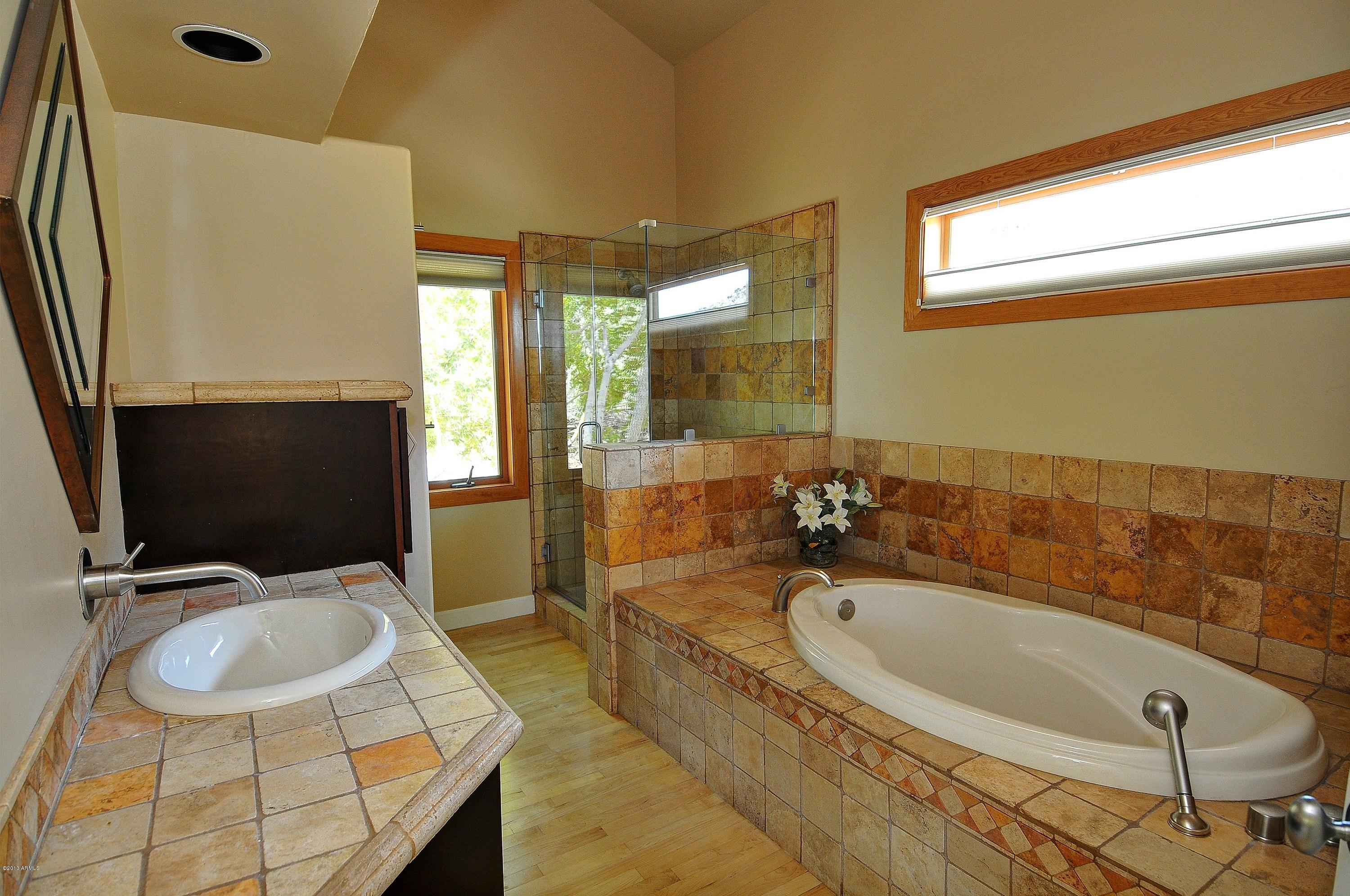 1912 East Mountain View Road Phoenix, AZ 85020 - Photo 12 of 81 013_Bathroom