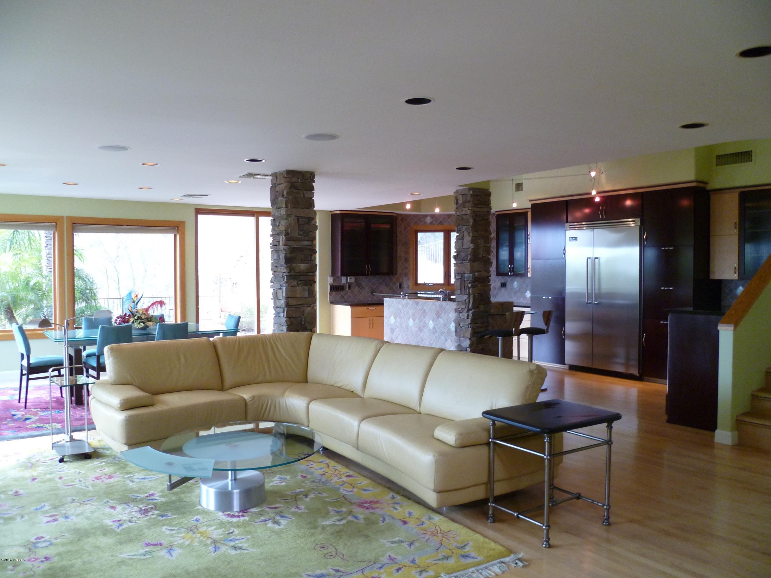 1912 East Mountain View Road Phoenix, AZ 85020 - Photo 27 of 81 Light, bright, airy great rm w/ views!