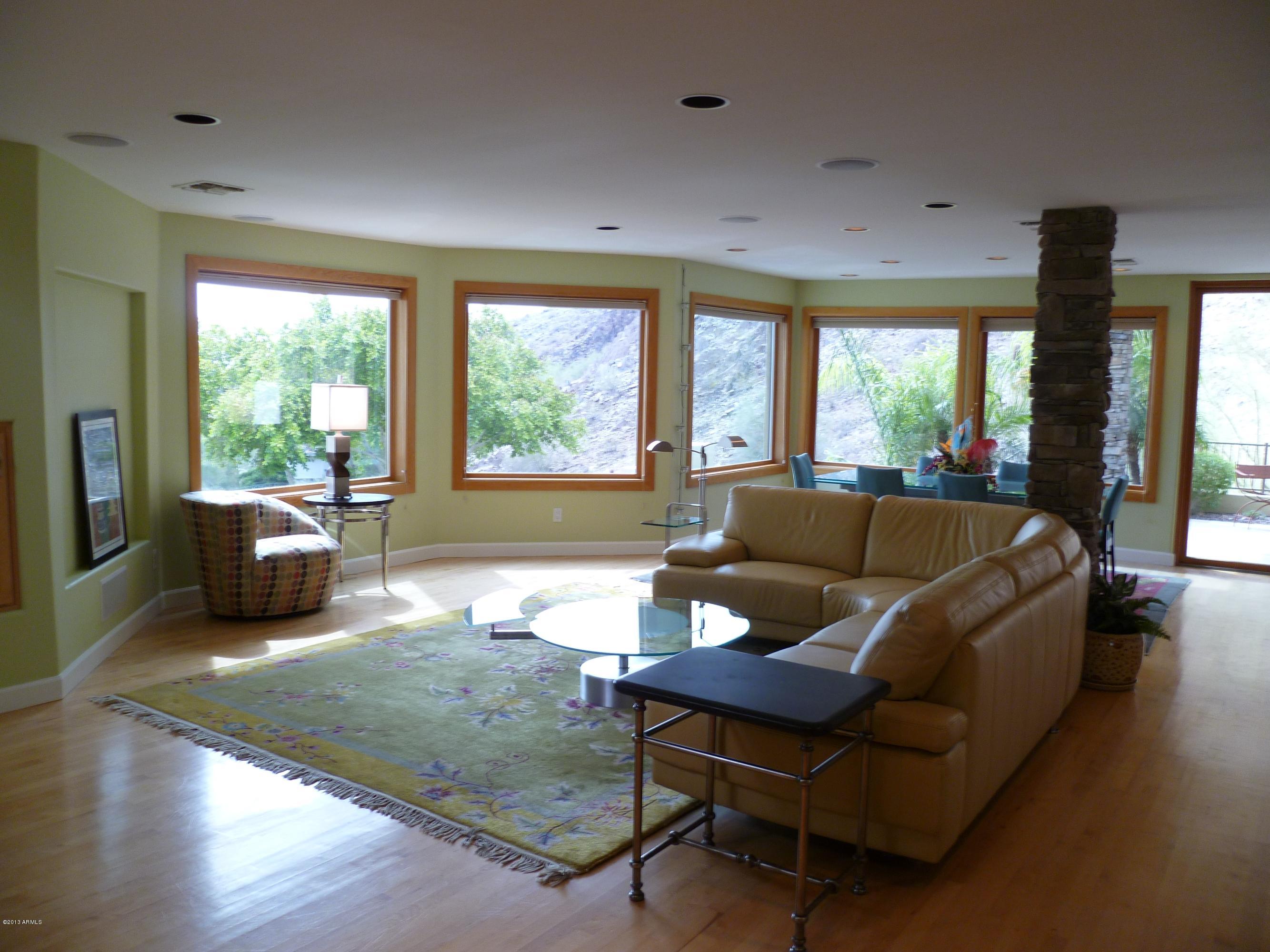 1912 East Mountain View Road Phoenix, AZ 85020 - Photo 28 of 81 Great rm w/ huge windows!