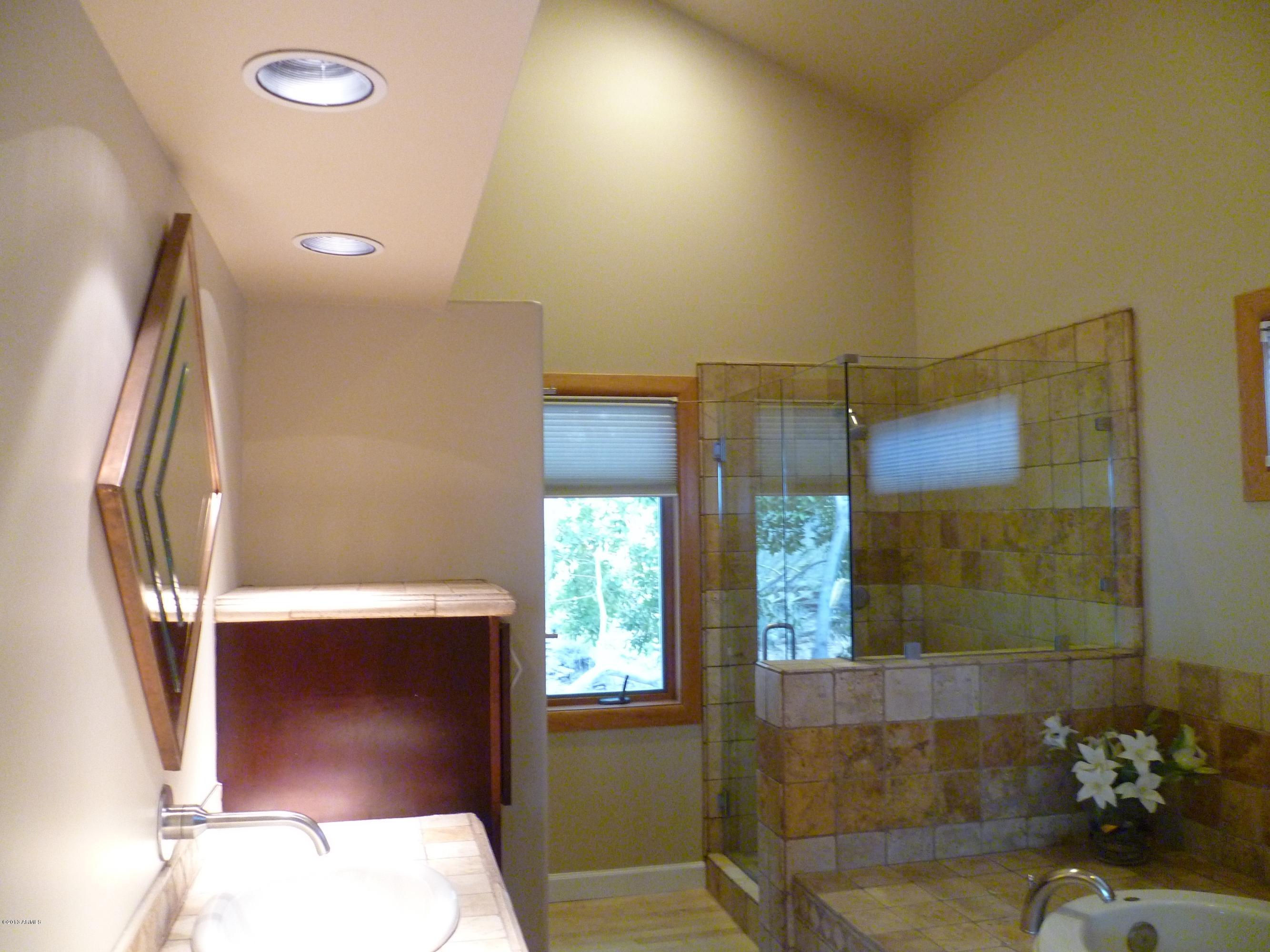 1912 East Mountain View Road Phoenix, AZ 85020 - Photo 58 of 81 2nd bdrm's bathrm. w/ stone surrounds