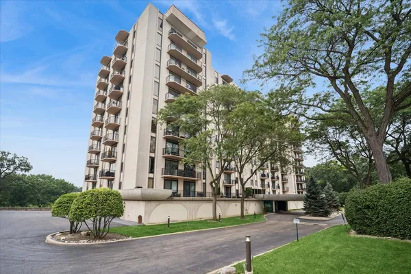 $229,000 | 190 South Wood Dale Road, Unit 710, Wood Dale, IL 60191