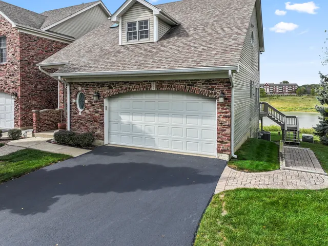 $3,250 | 566 West Bridge View Court, Palatine, IL 60067