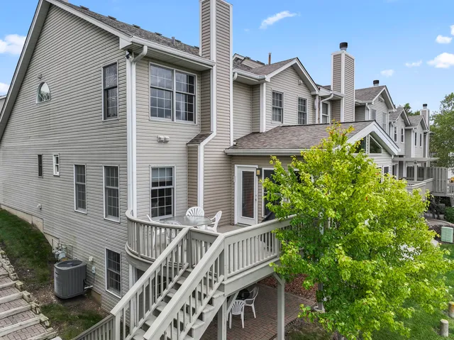 $3,250 | 566 West Bridge View Court, Palatine, IL 60067