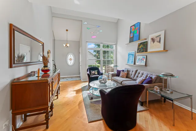 $3,250 | 566 West Bridge View Court, Palatine, IL 60067