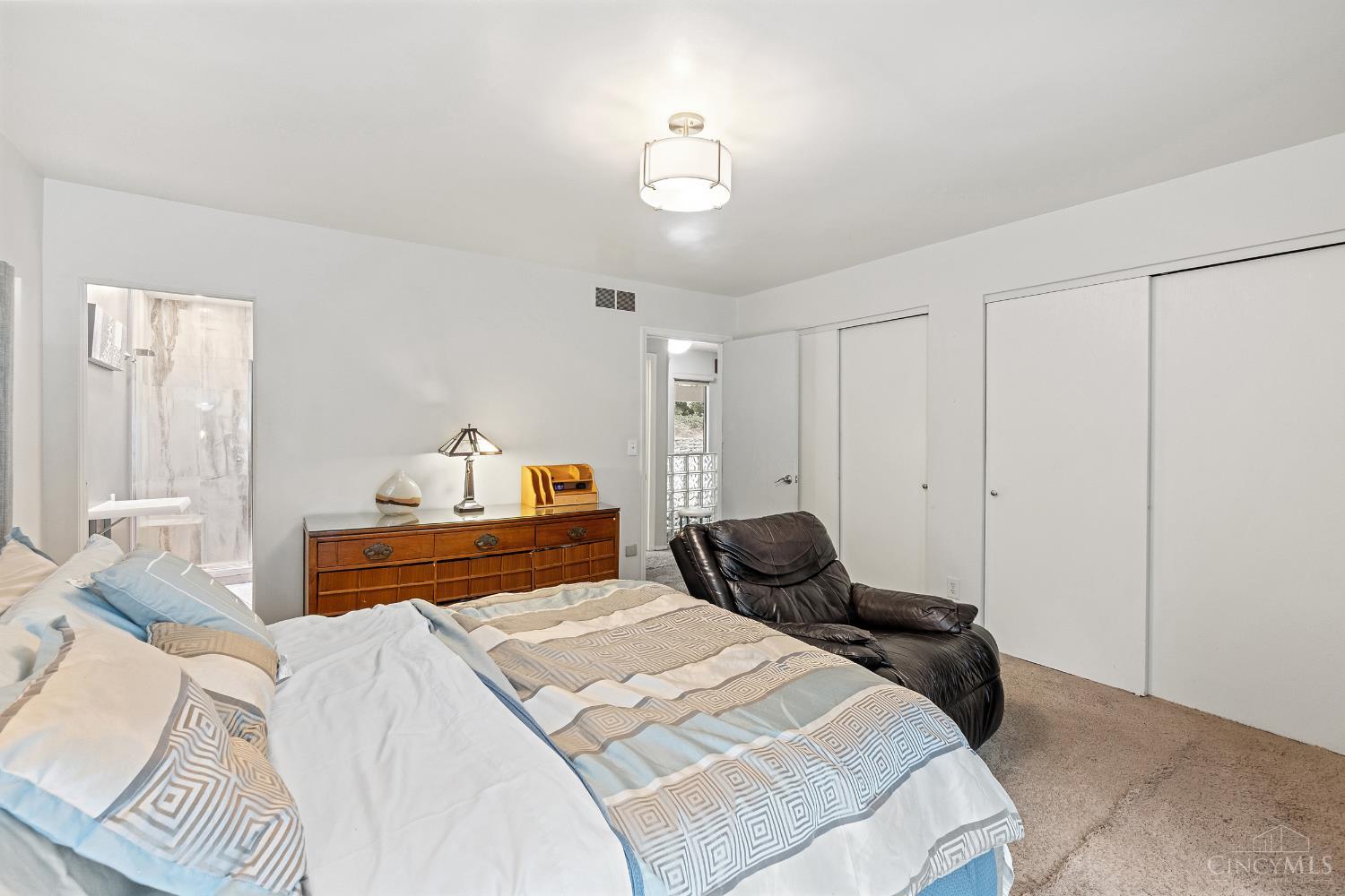 511 West Galbraith Road Cincinnati, OH 45215 - Photo 13 of 36
