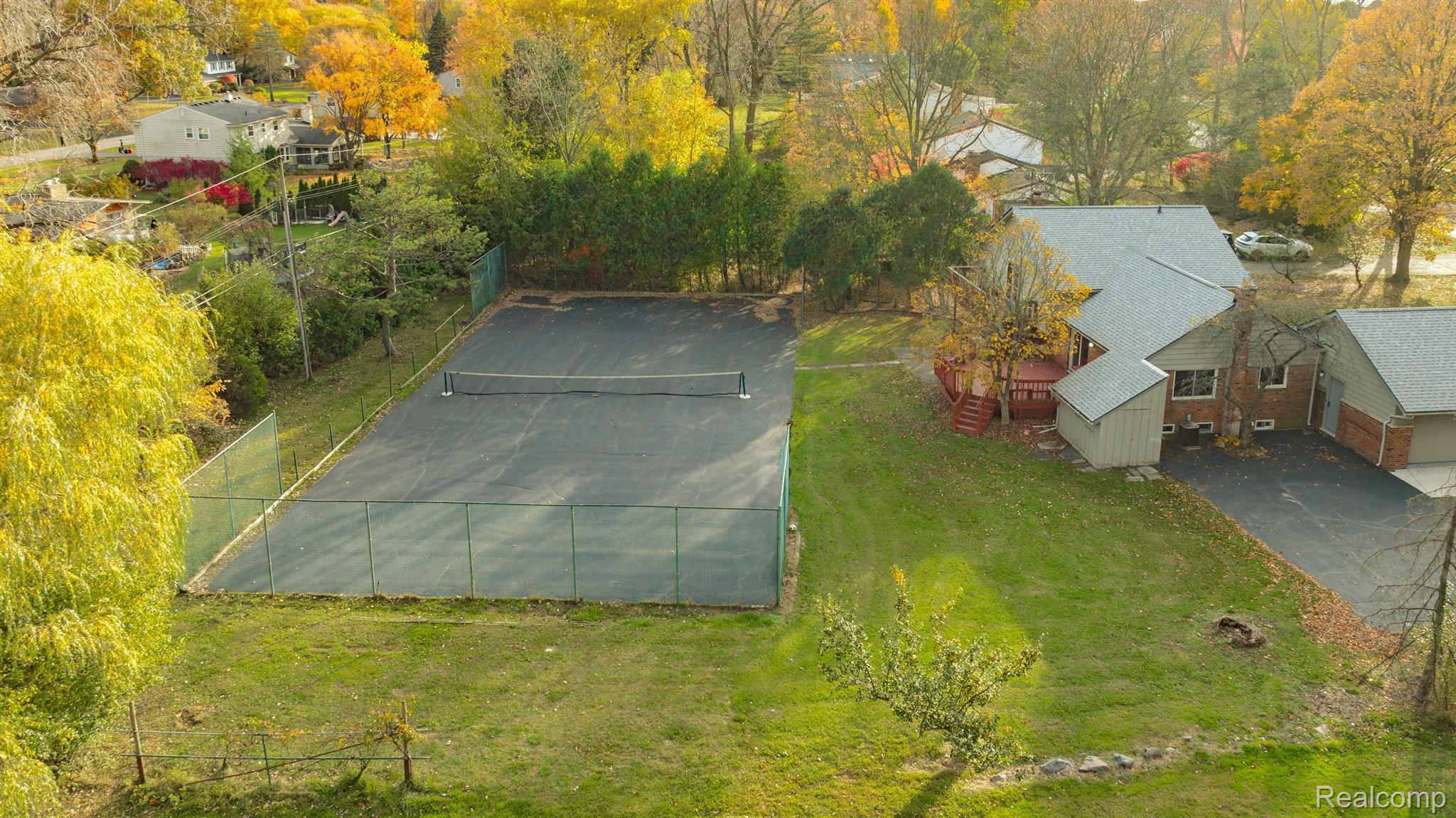 5731 Farmington Road West Bloomfield, MI 48322 - Photo 53 of 54 Tennis/Pickle Ball Court