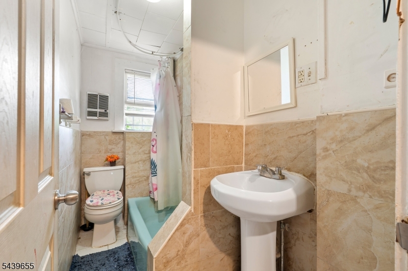 110 Berry Street Dover, NJ 07801 - Photo 33 of 44