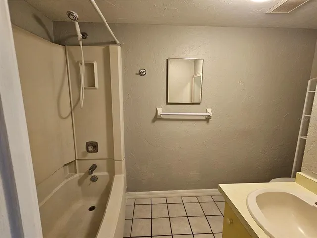 $199,000 | 501 Albee Farm Road, Unit V12, Venice, FL 34285