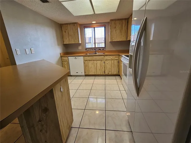 $199,000 | 501 Albee Farm Road, Unit V12, Venice, FL 34285