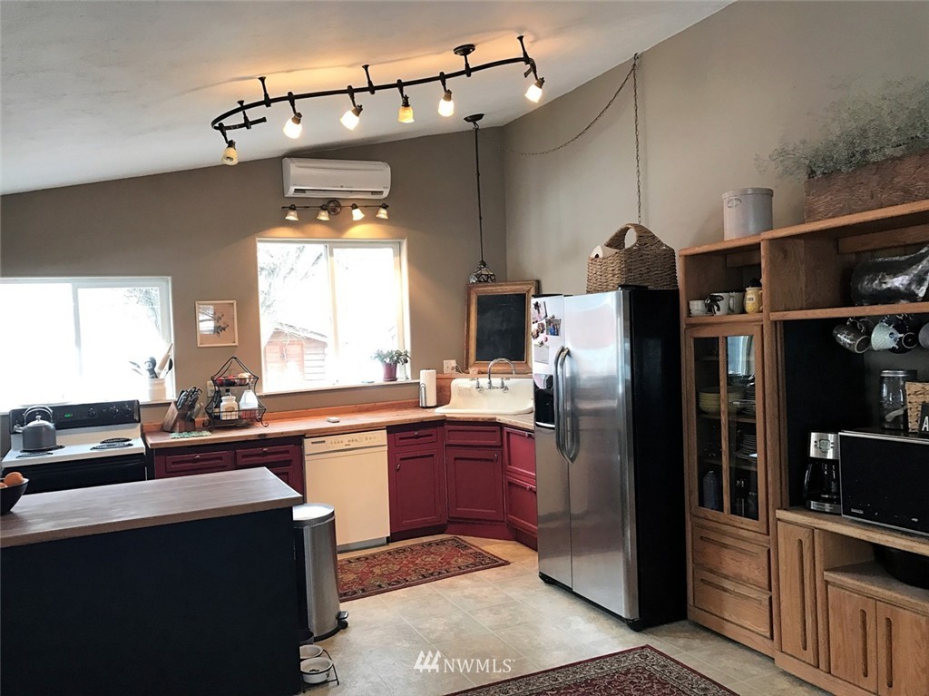 37529 Redwine Canyon Road Creston, WA 99117 - Photo 4 of 24 Gallery Image 4