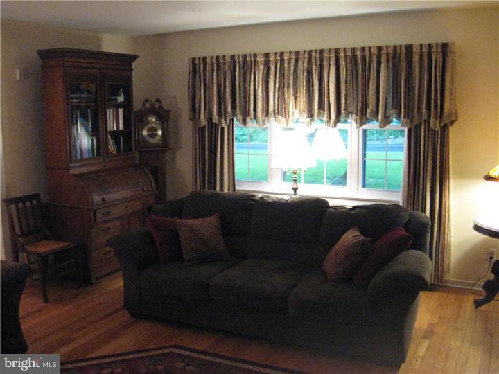 25 North Mill Road West Windsor, NJ 08550 - Photo 3 of 24 Living Room
