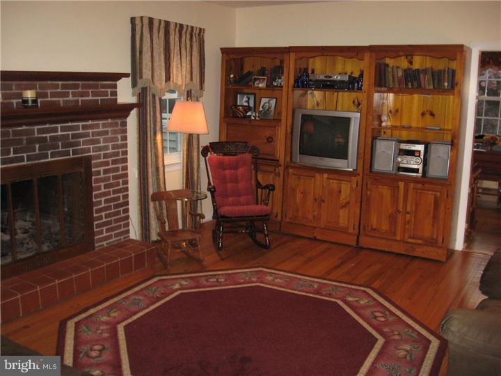 25 North Mill Road West Windsor, NJ 08550 - Photo 4 of 24 Living Room