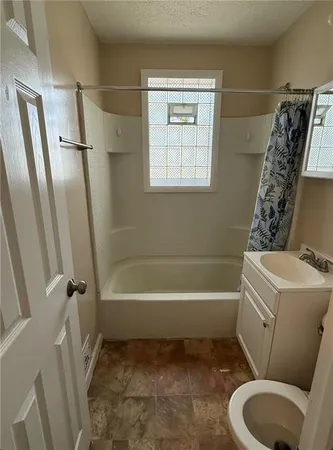$1,200 | 110 Delaware Drive, Coraopolis, PA 15108