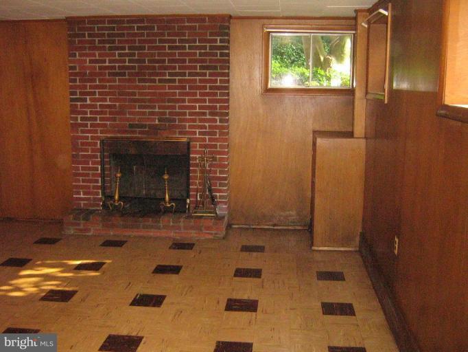7103 Wardman Road Baltimore, MD 21212 - Photo 14 of 19 an empty room with windows