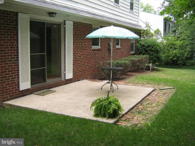 7103 Wardman Road Baltimore, MD 21212 - Photo 3 of 19 a front view of a house with garden
