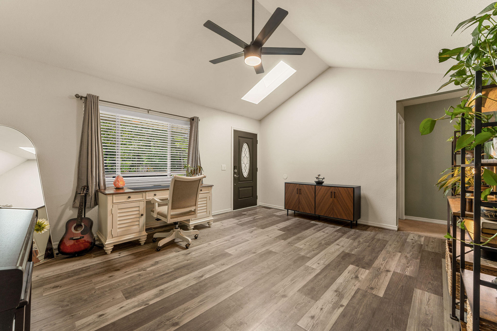 71 Queensberry Road Reeds Spring, MO 65737 - Photo 13 of 37 Front Living Room