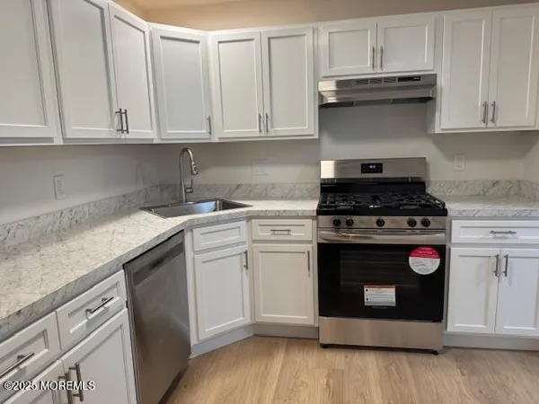 $2,700 | 709 Zlotkin Circle, Unit 5, Freehold, NJ 07728