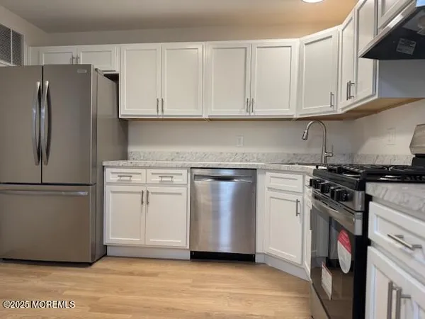 $2,700 | 709 Zlotkin Circle, Unit 5, Freehold, NJ 07728
