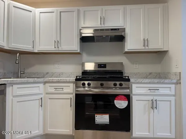 $2,700 | 709 Zlotkin Circle, Unit 5, Freehold, NJ 07728