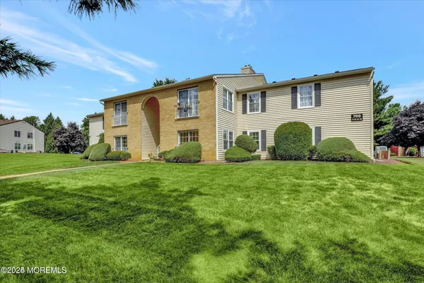 $2,700 | 709 Zlotkin Circle, Unit 5, Freehold, NJ 07728