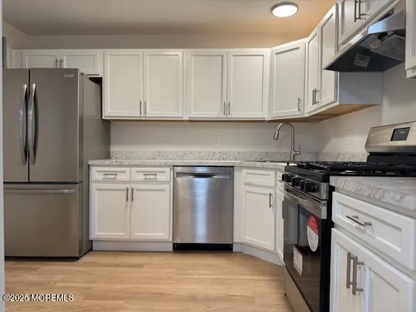 $2,700 | 709 Zlotkin Circle, Unit 5, Freehold, NJ 07728