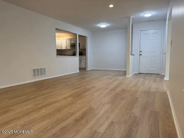 $2,700 | 709 Zlotkin Circle, Unit 5, Freehold, NJ 07728