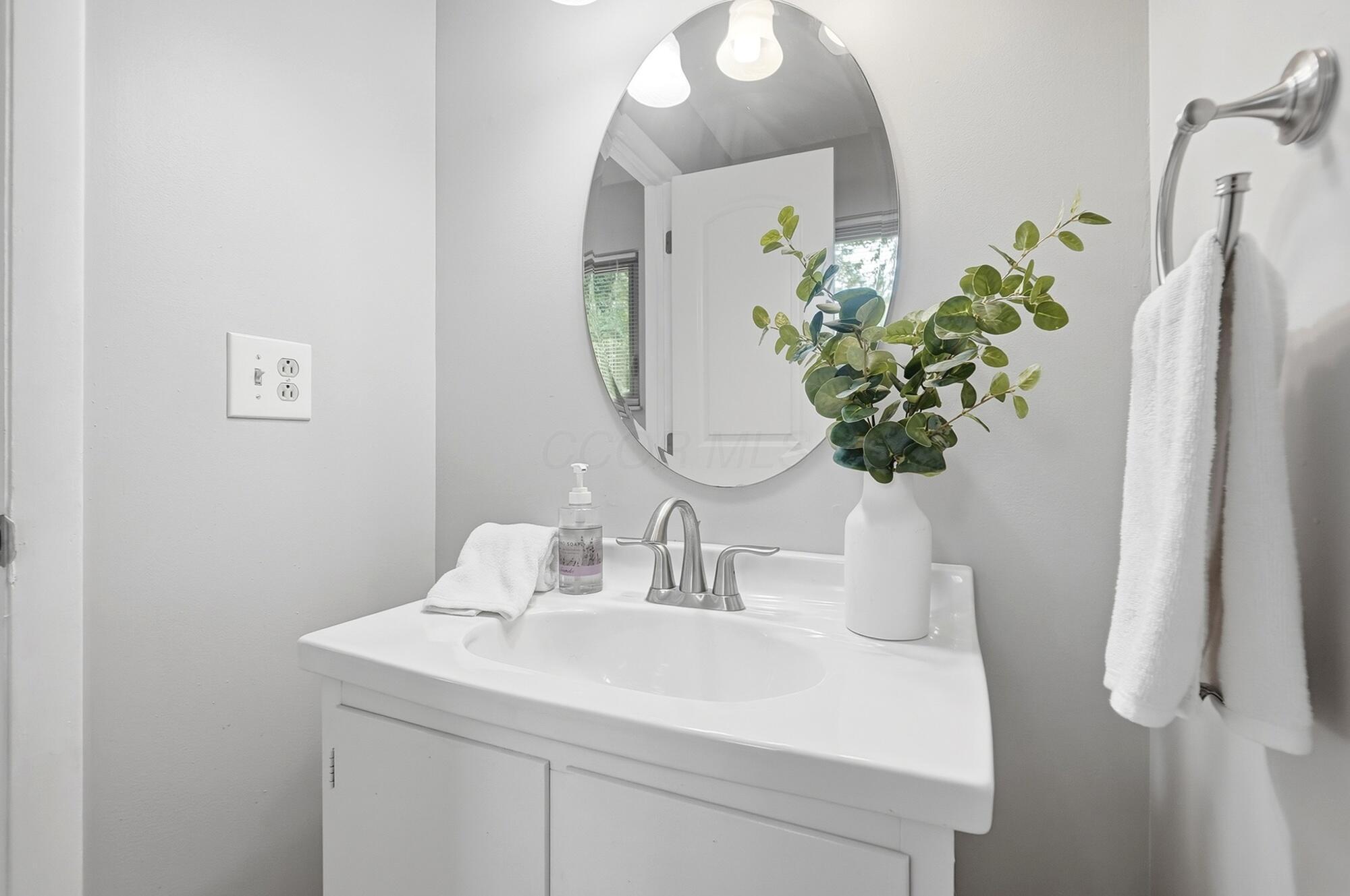 5999 Rocky Rill Road Columbus, OH 43235 - Photo 27 of 73 1st Floor 1/2 Bath