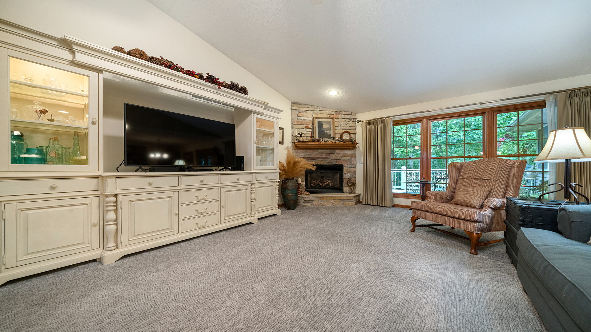 2162 Fawn Ridge Road Dixon, IL 61021 - Photo 14 of 53 a living room with furniture and a flat screen tv