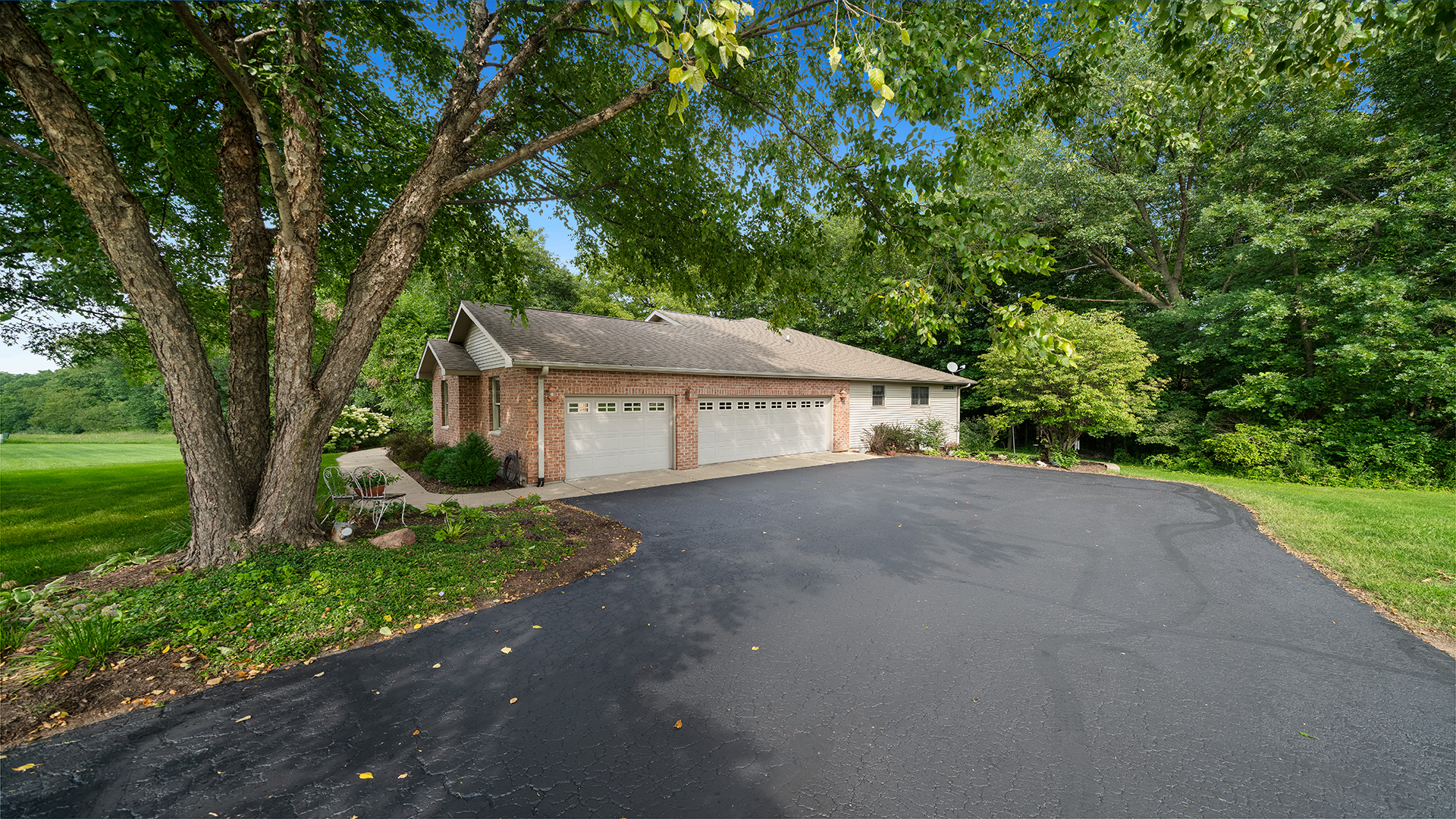 2162 Fawn Ridge Road Dixon, IL 61021 - Photo 3 of 53
